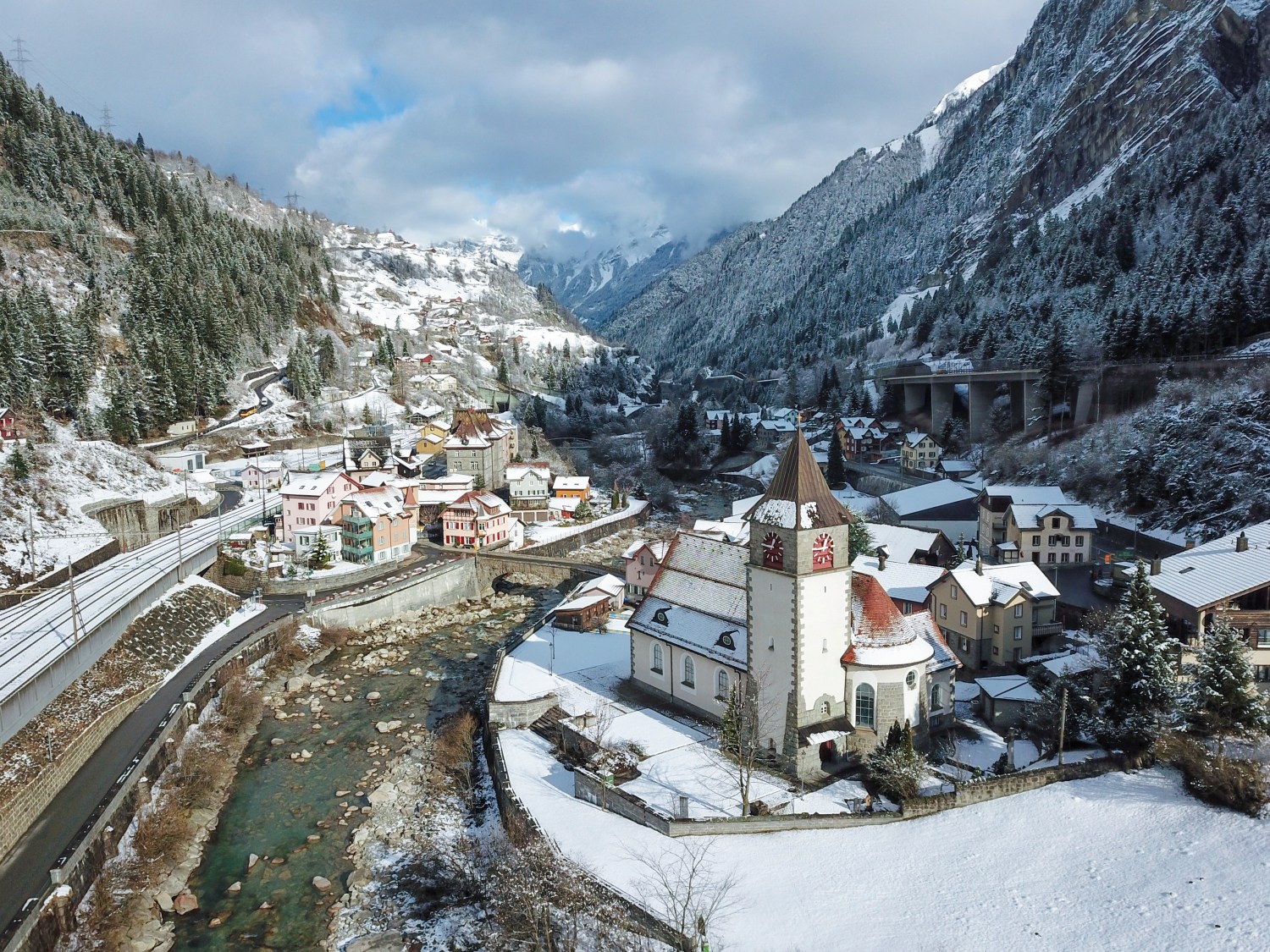 Gurtnellen town covered in snow