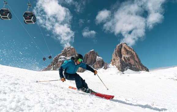Man skiing down slope Val di Fassa  CREDIT MATTIA RIZZI