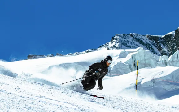 Piste skiing Saas Fee Saastal CREDIT Tristan Kennedy