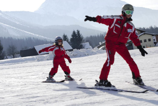 Kids learning to ski