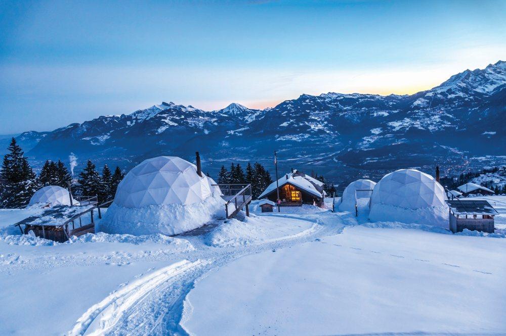 White_Pod_Hotel_Valais_Switzerland.jpg