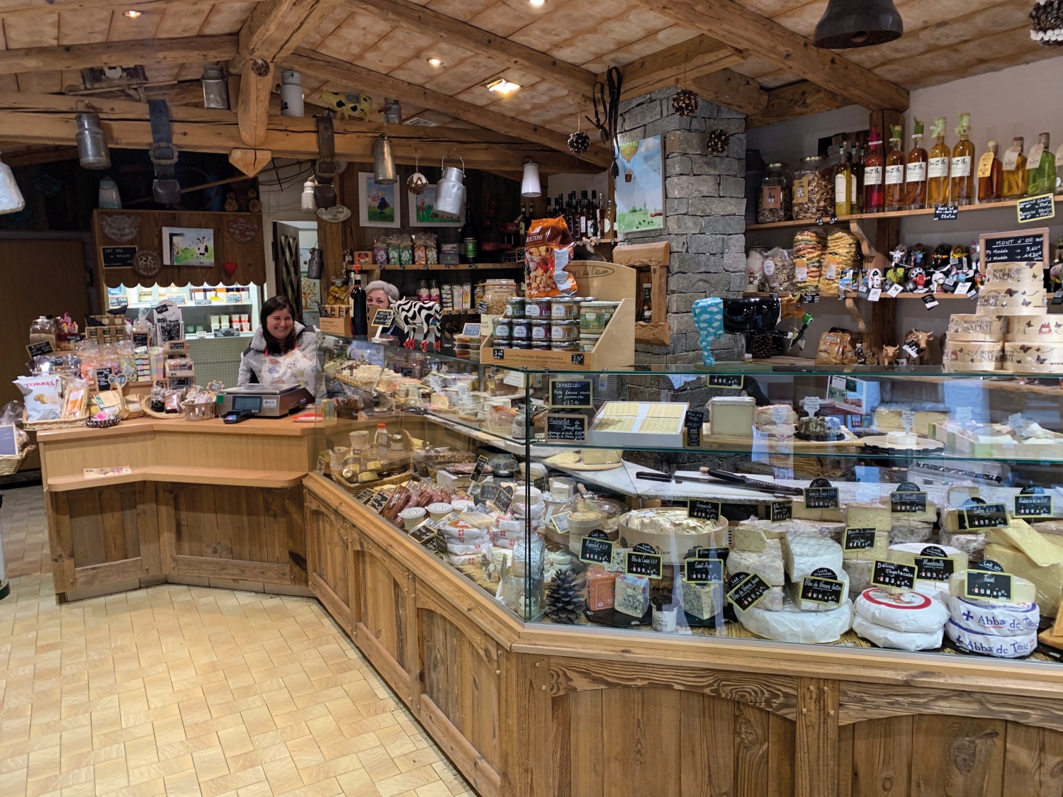 Traditional_shops_Villard_de_Lans_France_CREDIT_Jim_Walker.JPG