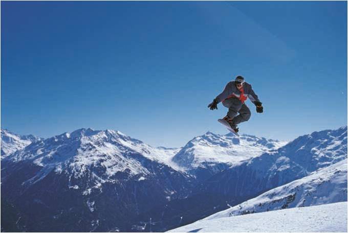 Boarder_jumping_tirol