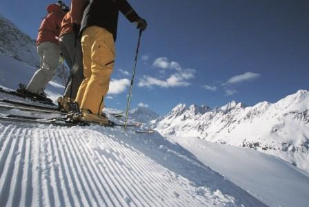 skiers_on_piste_tirol