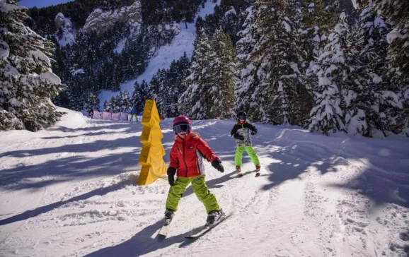 la molina family skiing catalonia