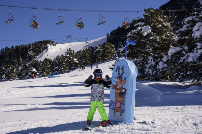La Molina family skiing catalonia.jpg