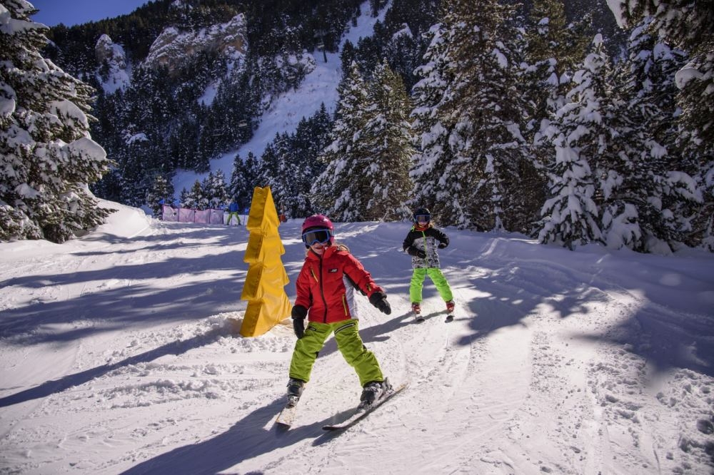 la molina family skiing catalonia