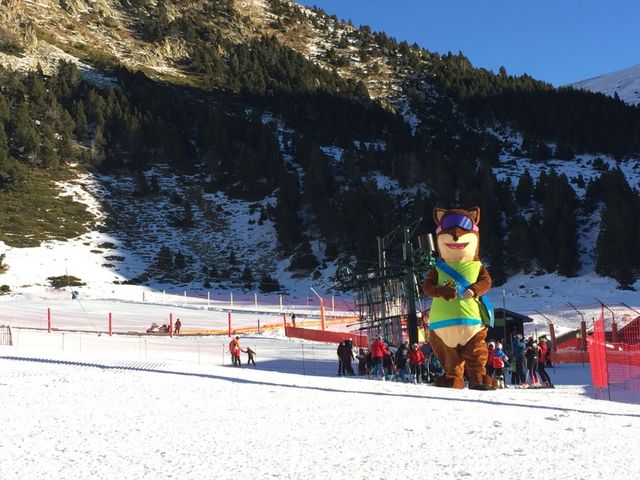 Vallter 2000 family skiing catalonia.jpg