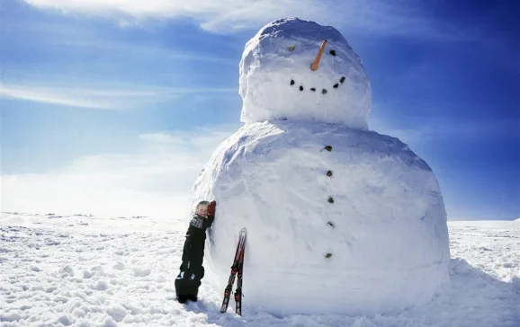 2495 snowman and child norway family