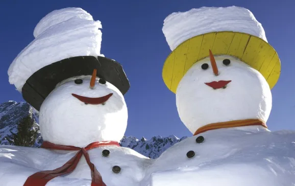 2415 snowmen in south tyrol italy