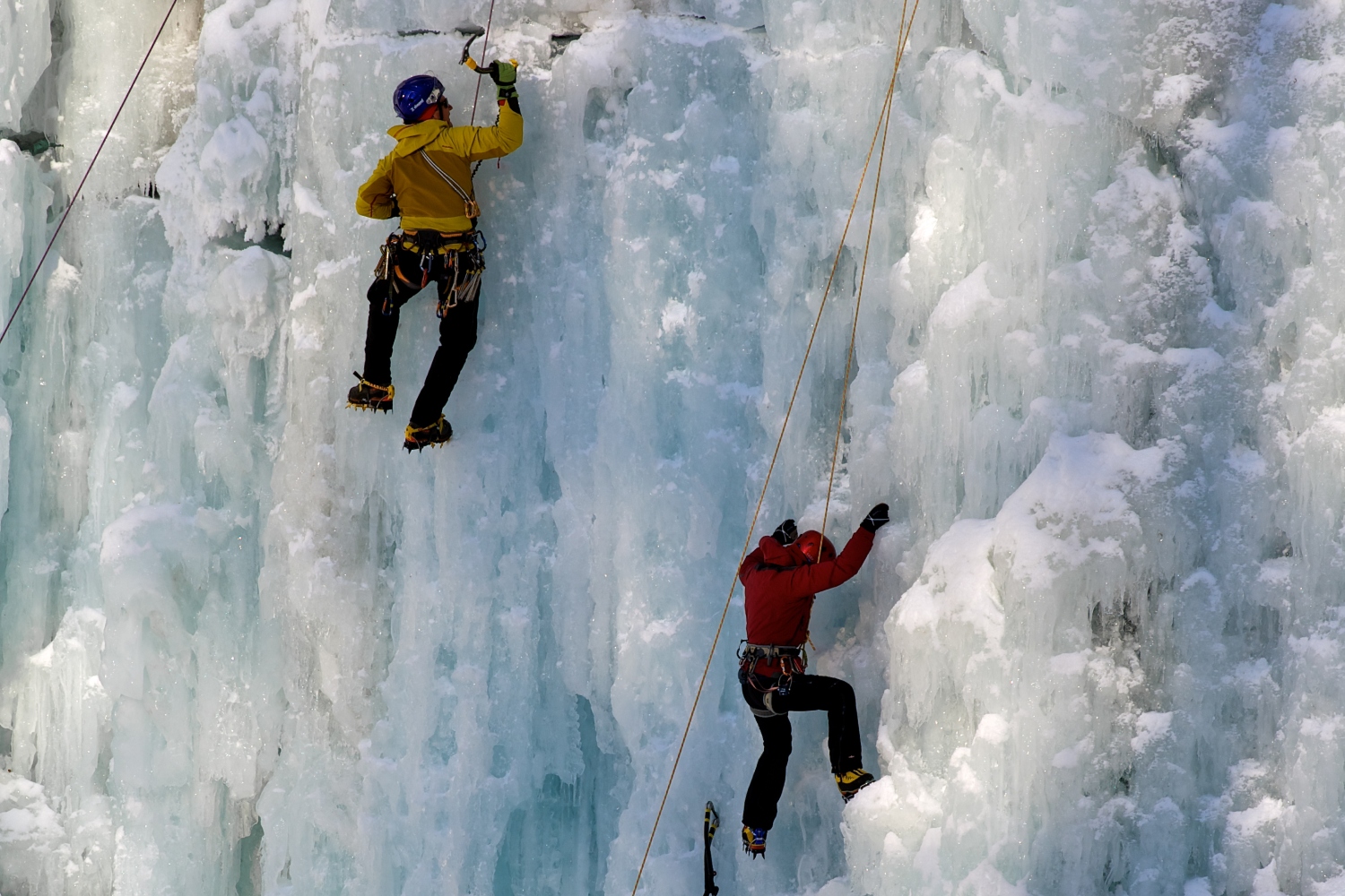 ice-climbing-aosta-valley
