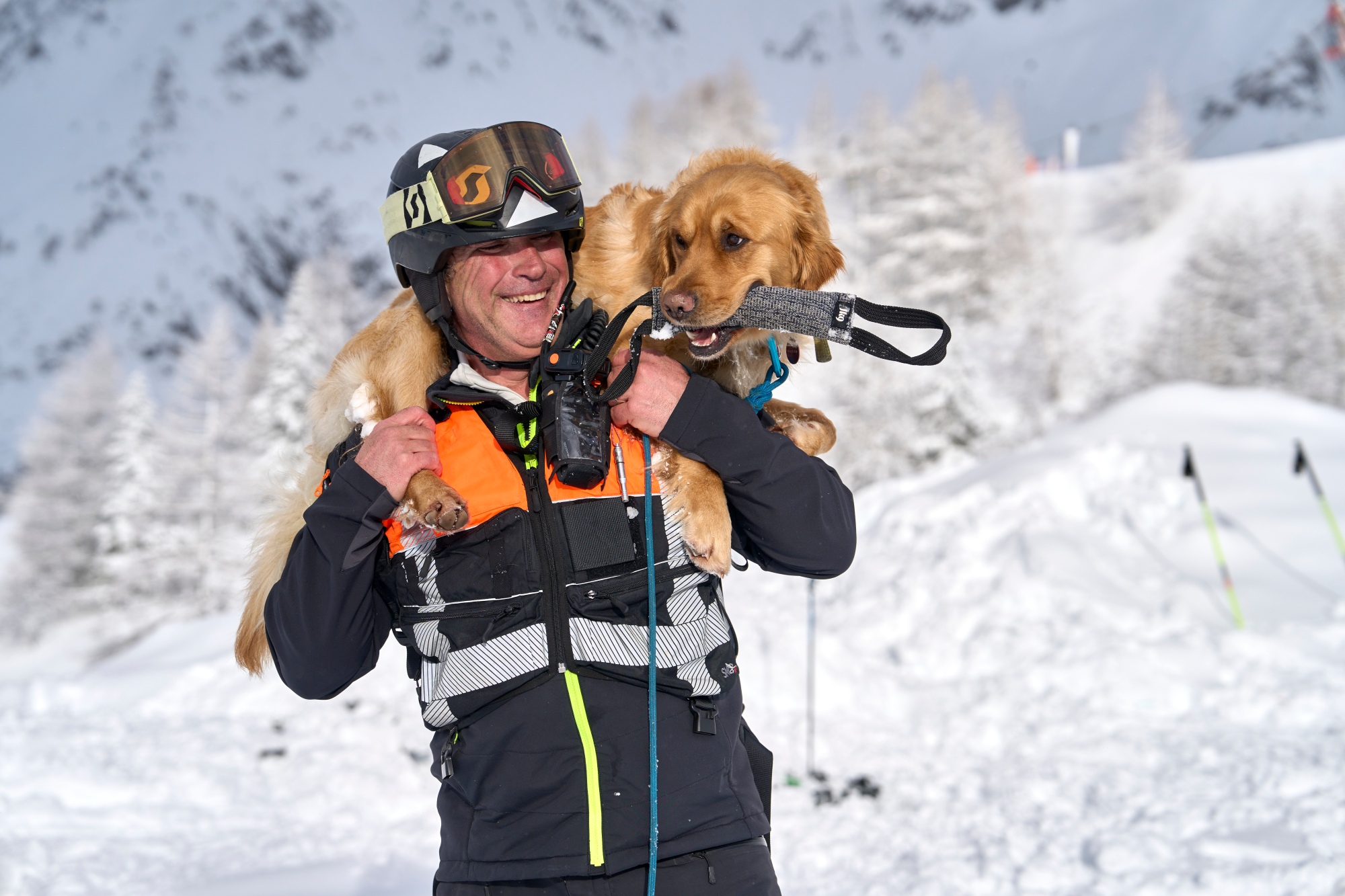 chamonix-ski-patrol-dogs
