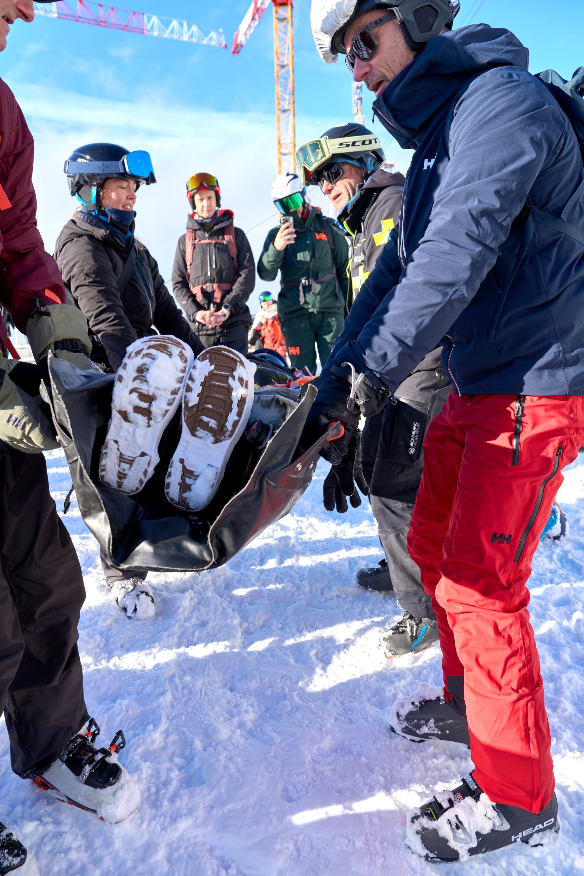 chamonix-ski-patrol-dogs