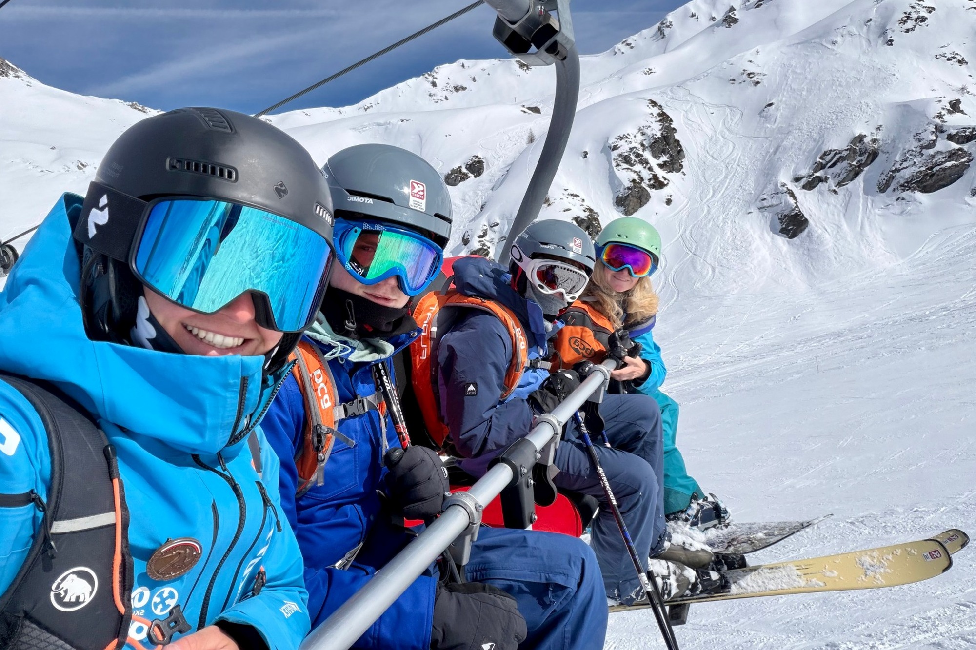family-skiing-la-plagne-ski-resort-france
