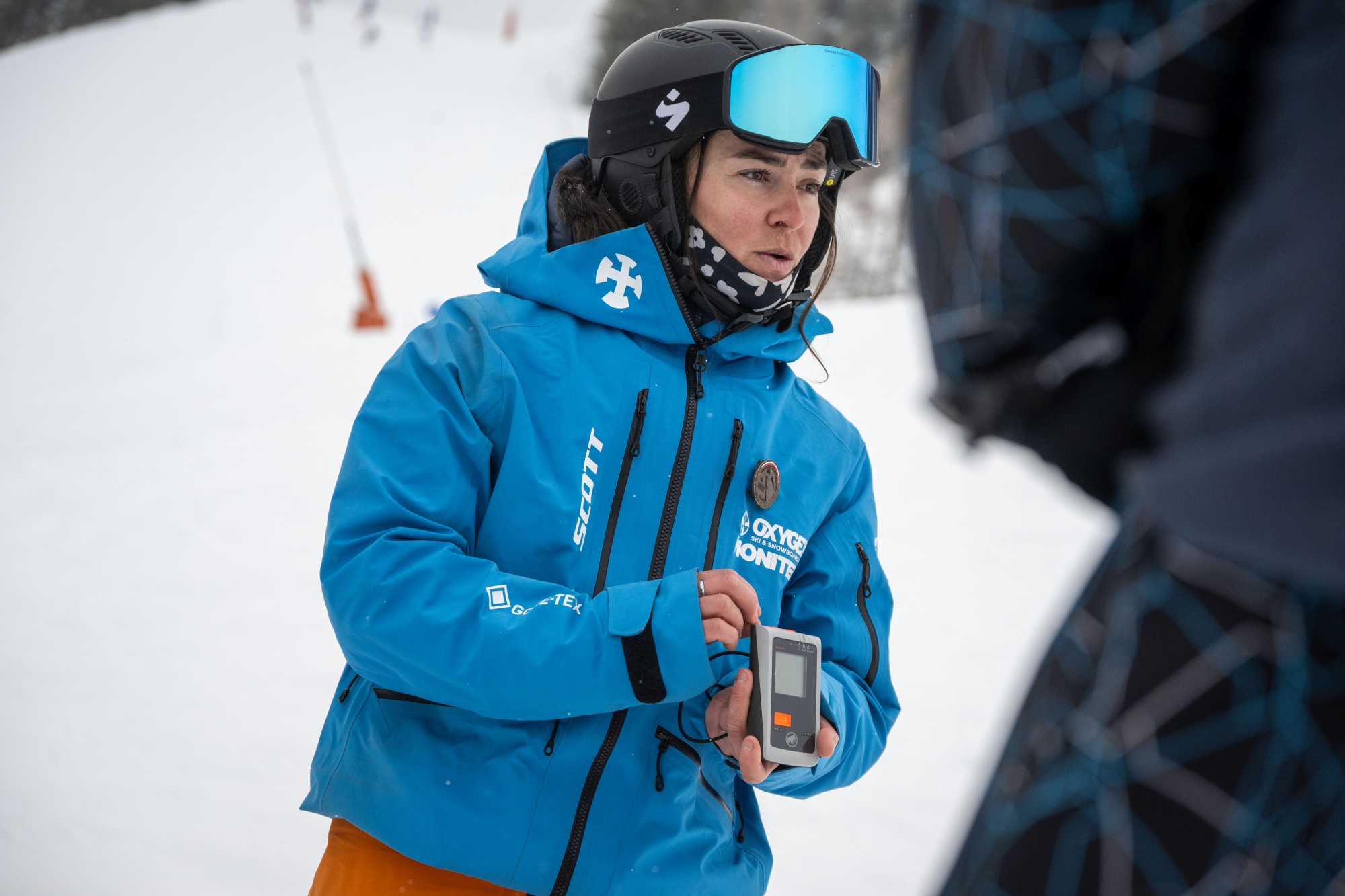 family-skiing-la-plagne-ski-resort-france