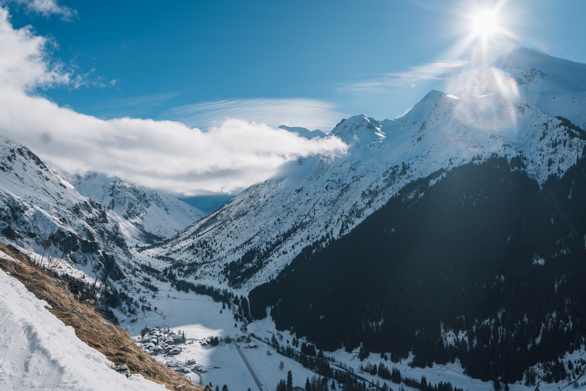 family-skiing-la-plagne-ski-resort-france