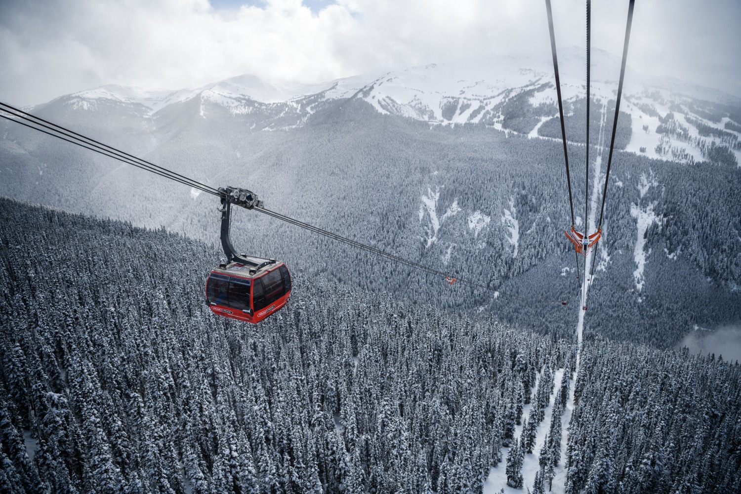 Peak-2-Peak-gondola-whistler-blackcomb