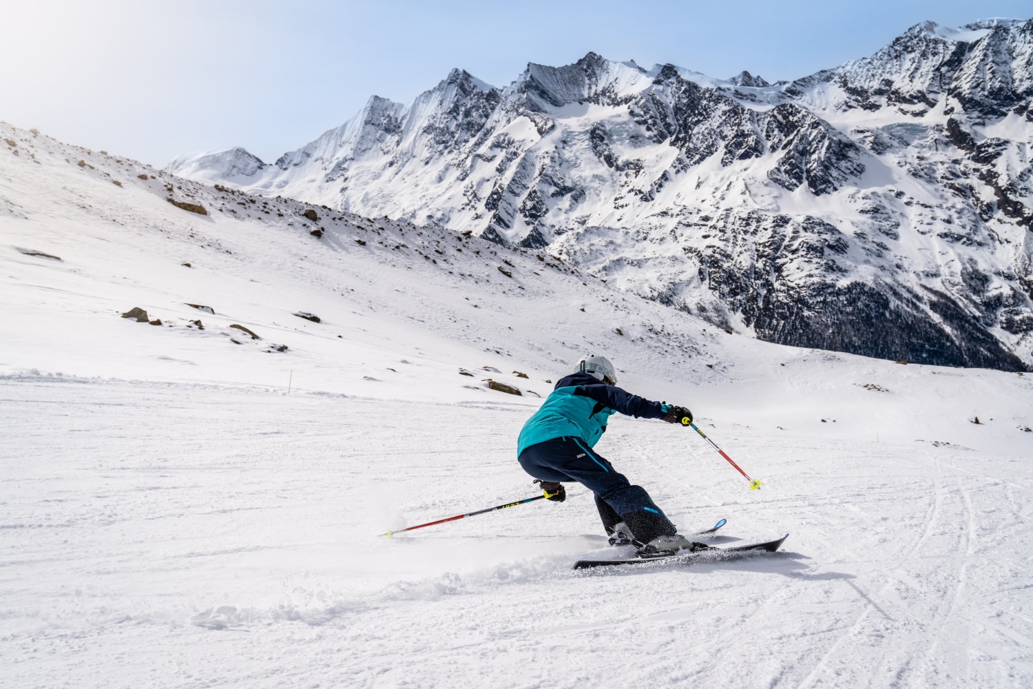 skiing-saas-fee-switzerland