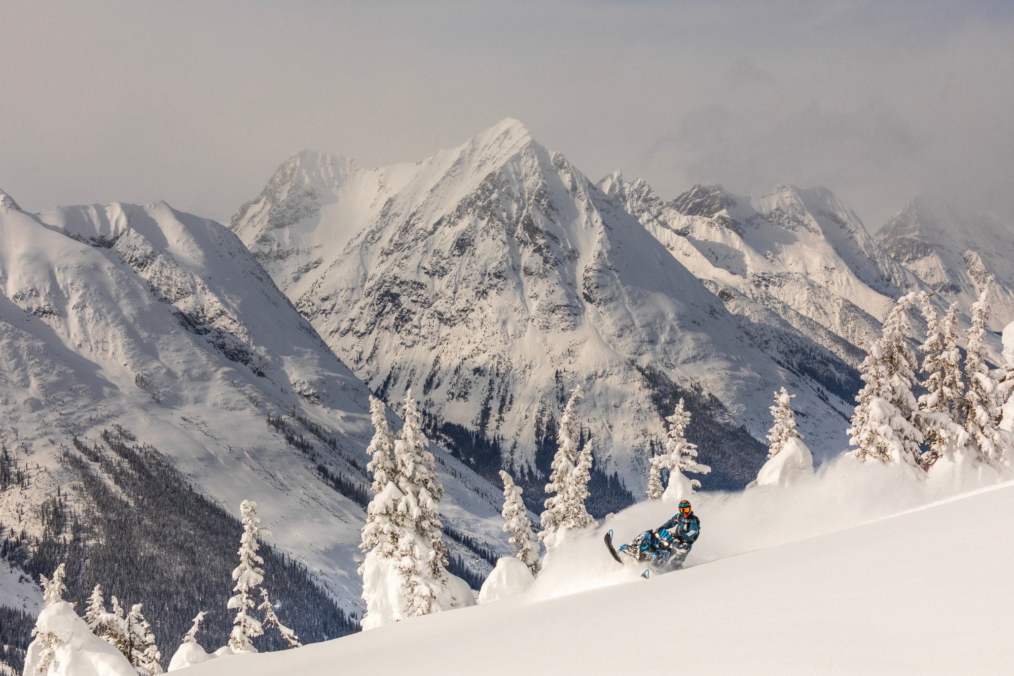 snowmobiling-golden-bc-canada