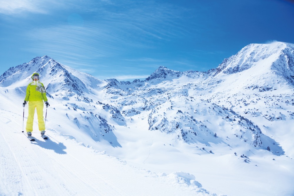 Andorra piste skiing_web.jpg