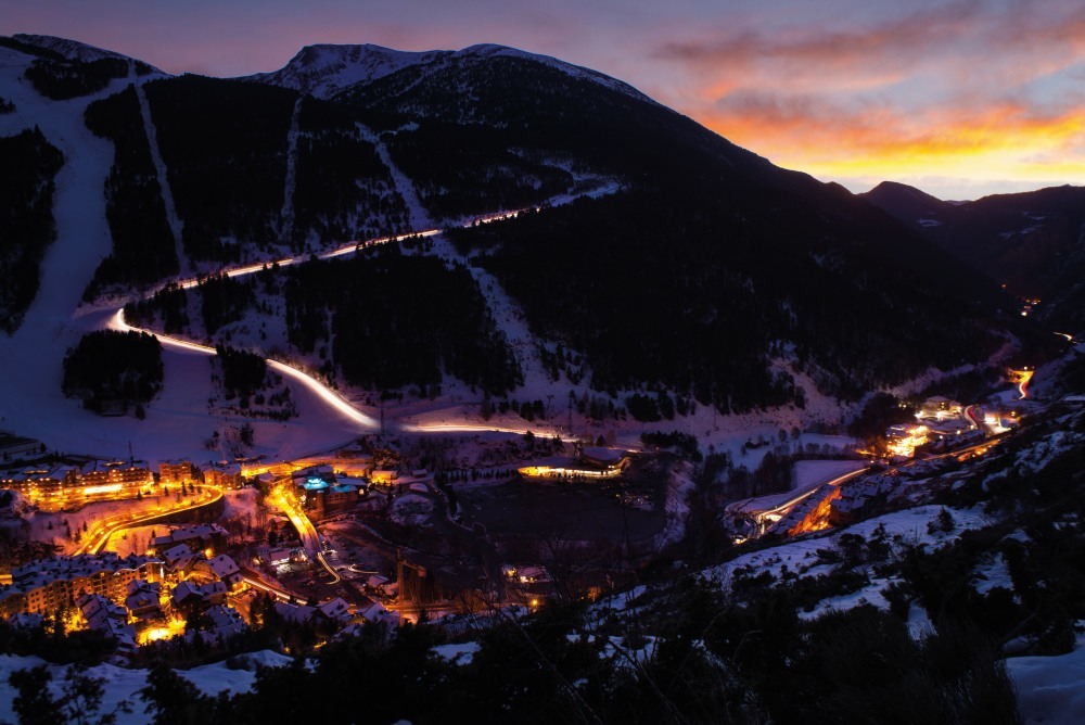 Andorra ski area at night_web.jpg