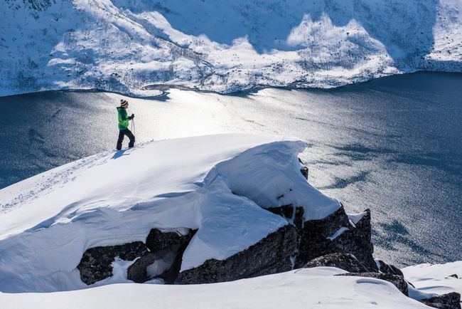 Buren with Ersfjord below_web.jpg