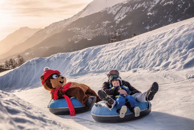 Family fun tubing in Crans-Montana, Switzerland ©CMTC_Luciano_Miglionico.jpg