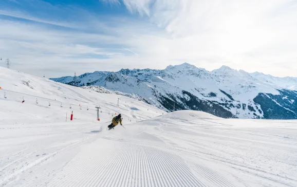 Skiing on piste Verbier Switzerland CREDIT verbier.ch Raphael Surmont