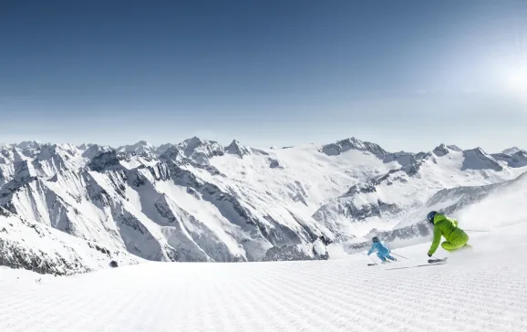 Skiing in Zillertal CREDIT Zillertal Tourismus GmbH Max Draeger