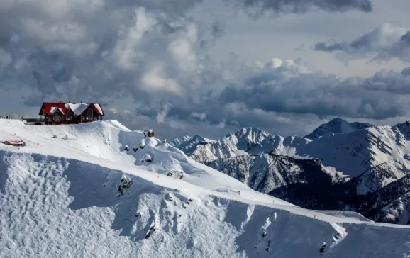 the spectacualr summit of kicking horse canada