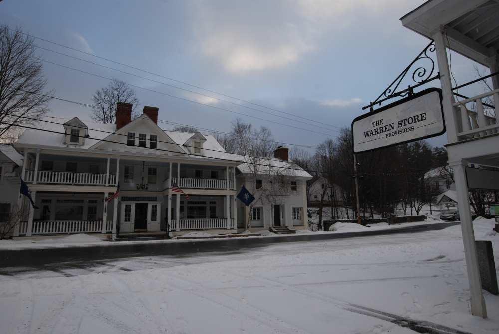 Pitcher_Inn_and_warren_store.JPG