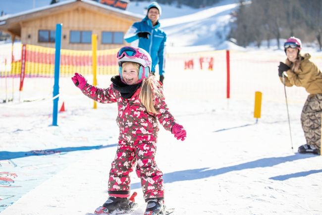 strahlendes_kind_im_juppi_do_kinderland_reitherkogel_familie©ski_juwel_alpbachtal_wildschoenau.jpg