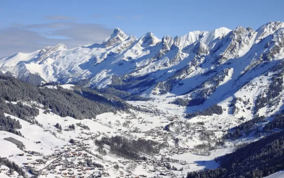 la clusaz resort istock web