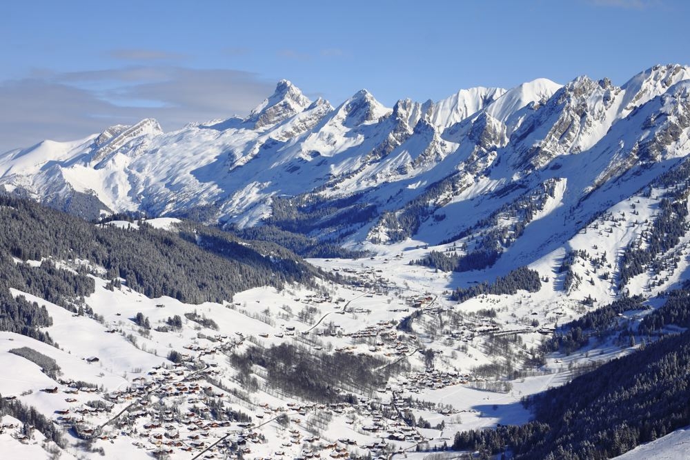 la clusaz resort istock web