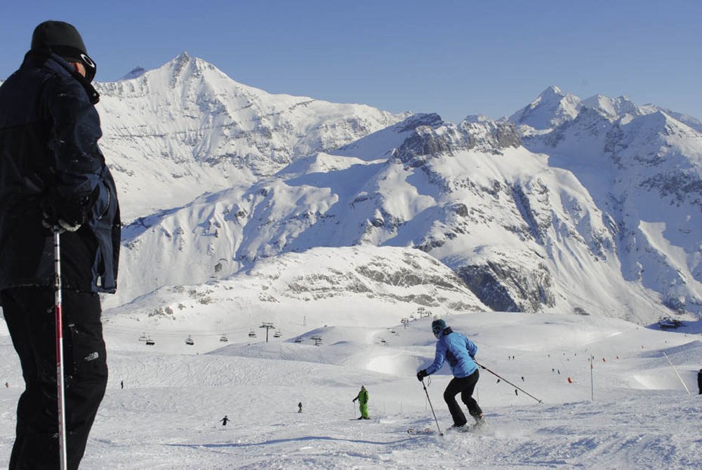 2429 learning to ski moguls val disere