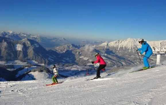 soll skiing for families credit christian kapfinger