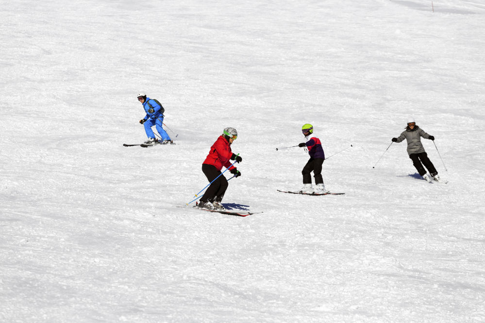Ski lesson on piste