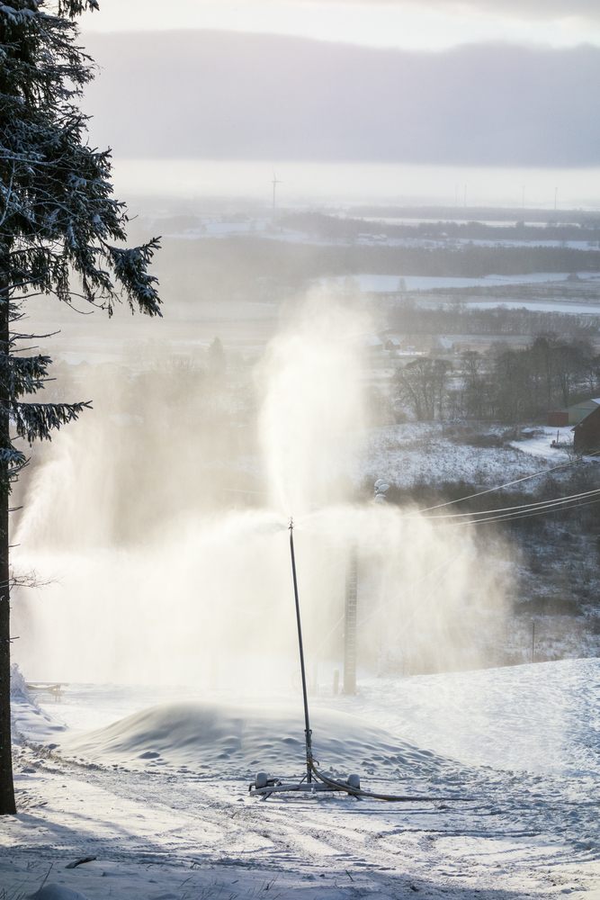 Snow cannon