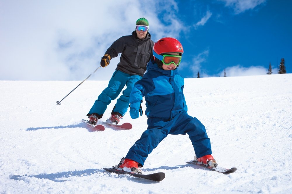 dad skiing with small child
