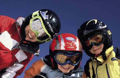 Kids have skiing fun