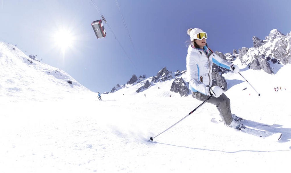 2517 ski woman credit david andreu