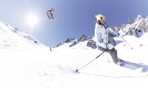 Skiing with other women might be a good opportunity to improve your skills Ski like a woman