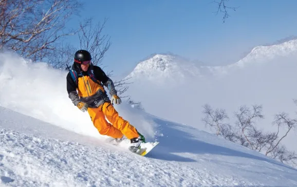 pete coombs in a blue bird powder day akukura onsen a