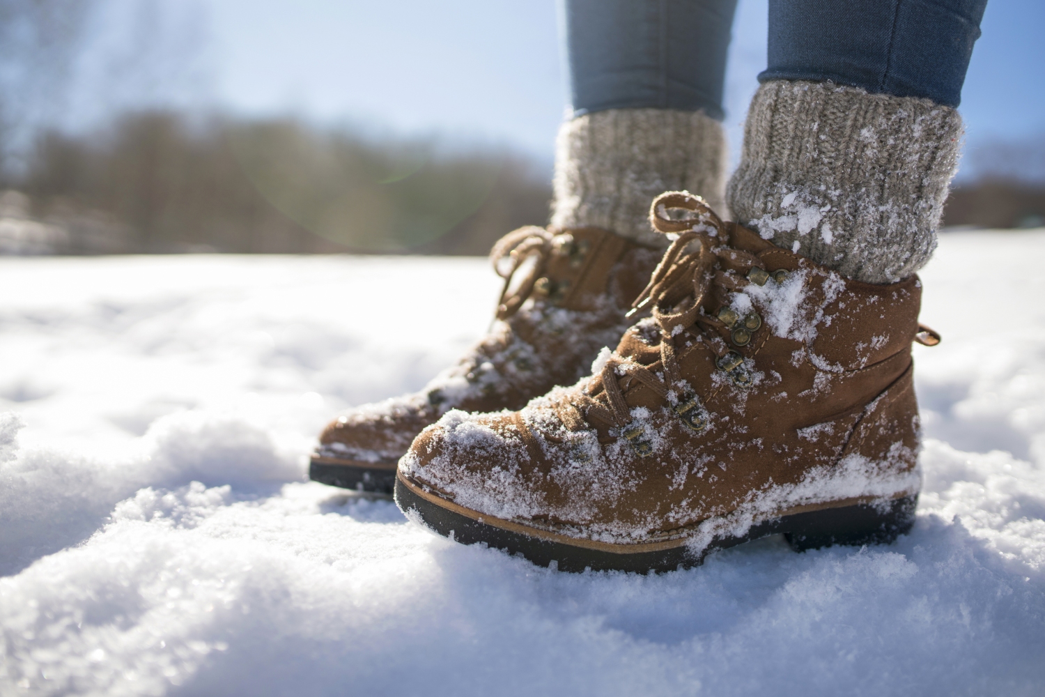 hiking-in-snow