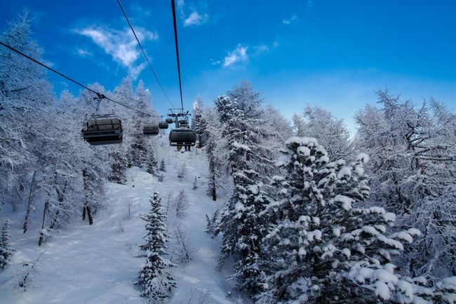 A snowy chairlift in Tignes.jpg