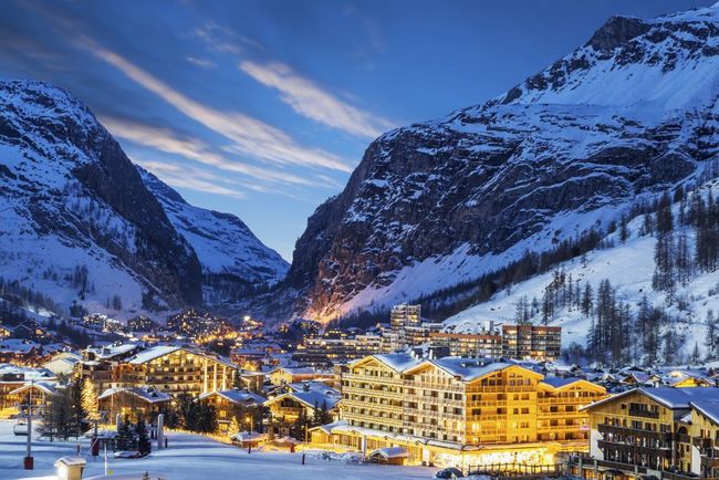 Beautiful Val d'Isere, France, at night.jpg