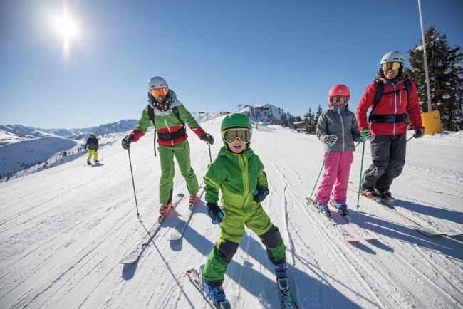 Family skiing ©Ski Juwel Alpbachtal Wildschoenau.jpg