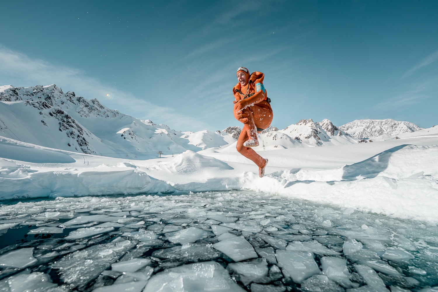 ice-diving-tignes