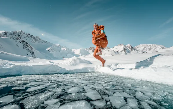 ice diving tignes france credit andyparant