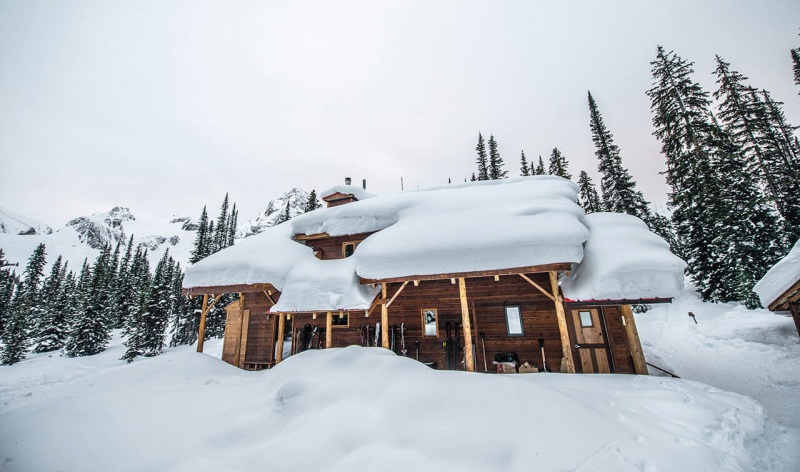 Mistaya Lodge Golden British Columbia exterior.jpg